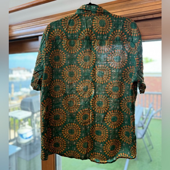 Button down shirt. Size Large - Picture 3 of 3